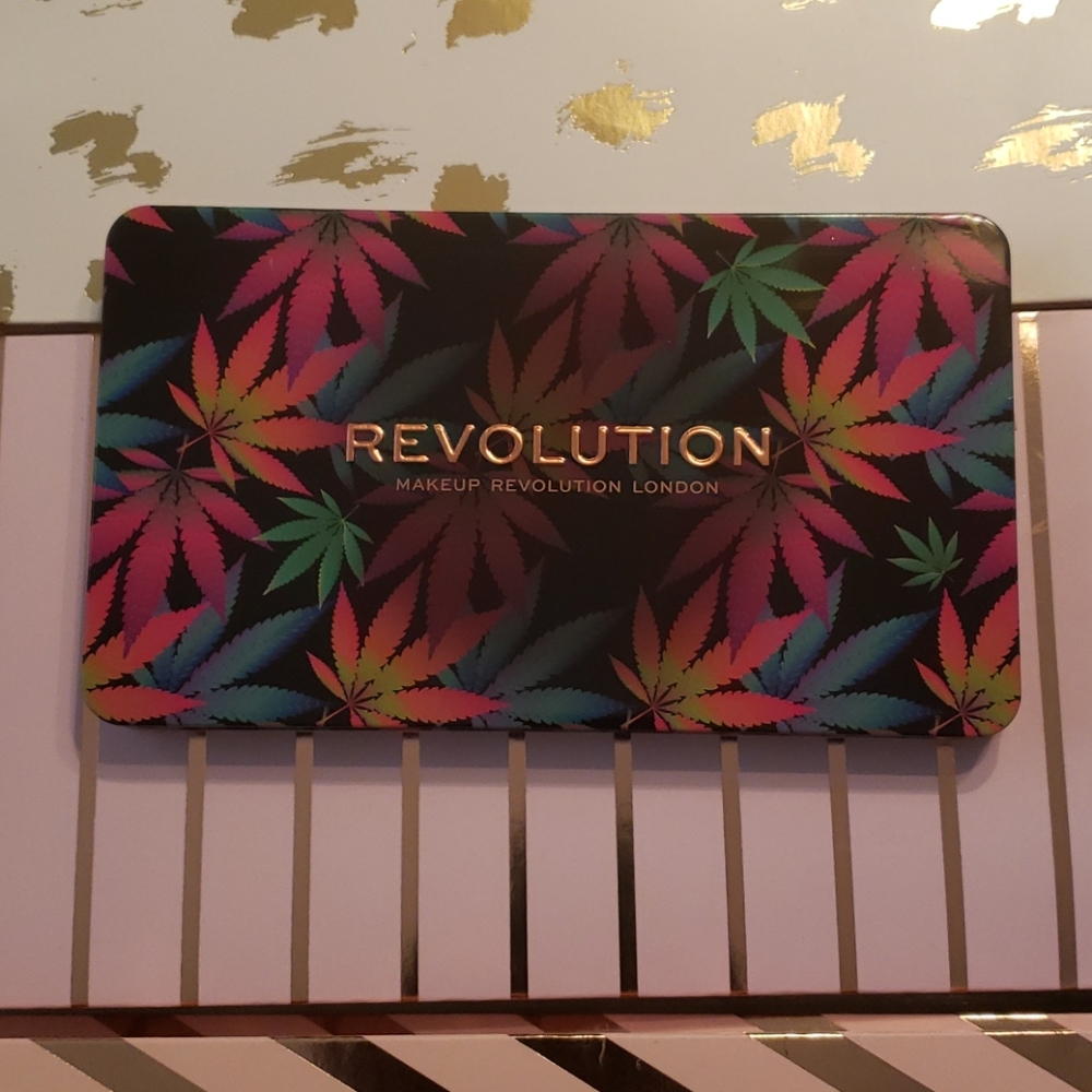 Makeup Revolution Chilled Palette